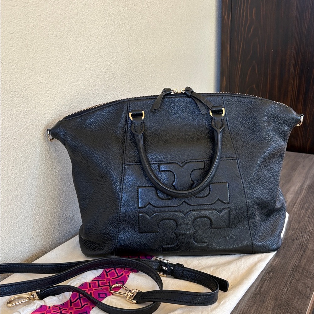 Tory Burch Bombe T Satchel handbag in black leather